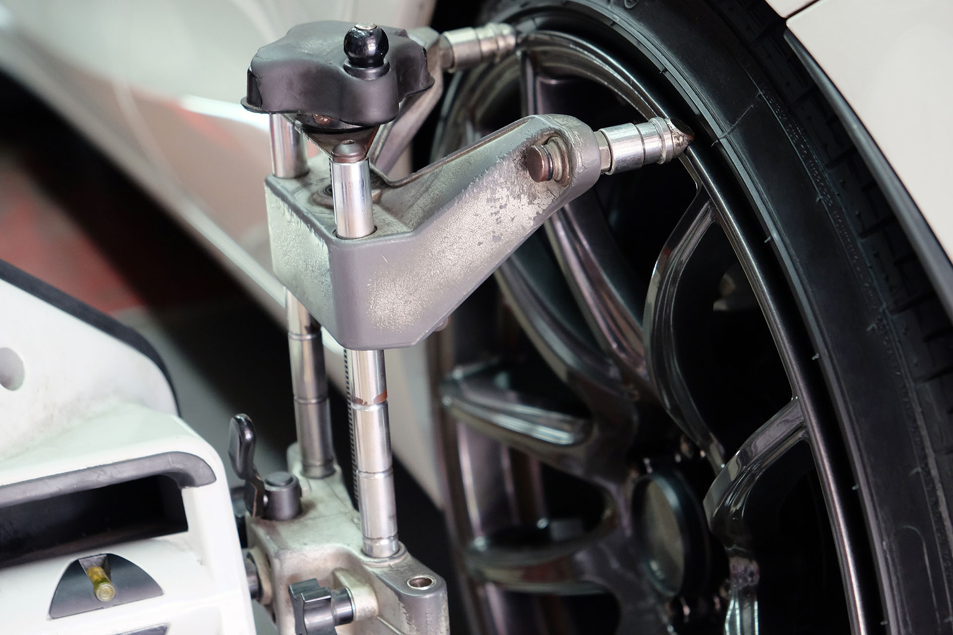 Alignment equipment on wheel during an alignment service