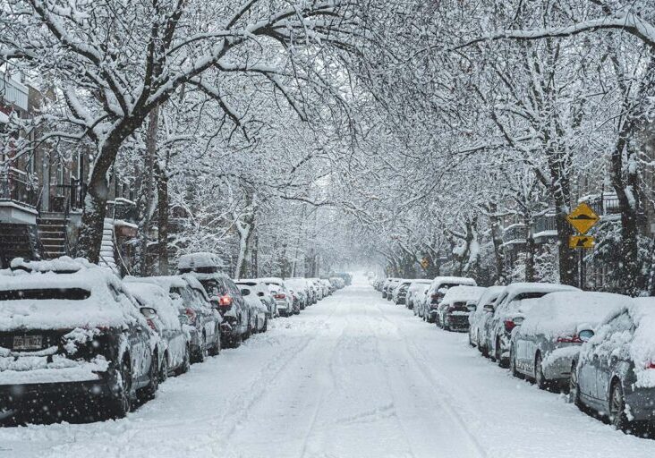 cars-parked-on-snowy-road