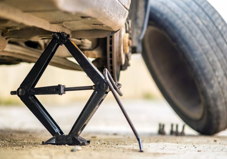 changing-flat-tire