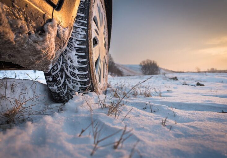 close-up-winter-tire-tread-in-the-snow
