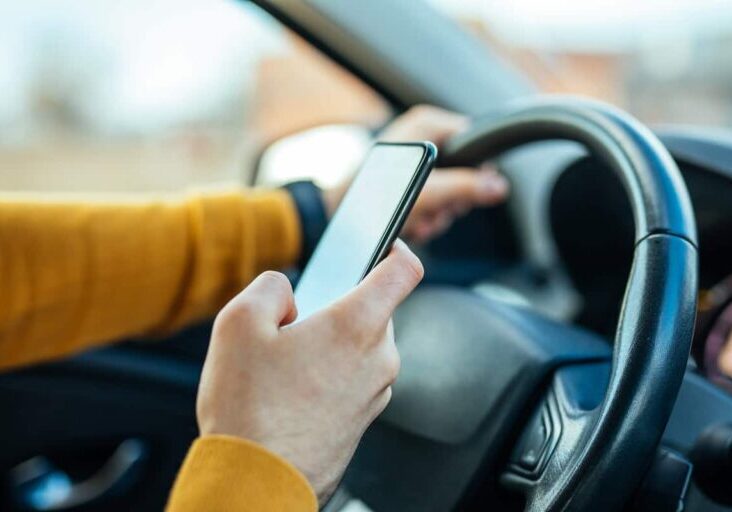 man-on-phone-while-driving