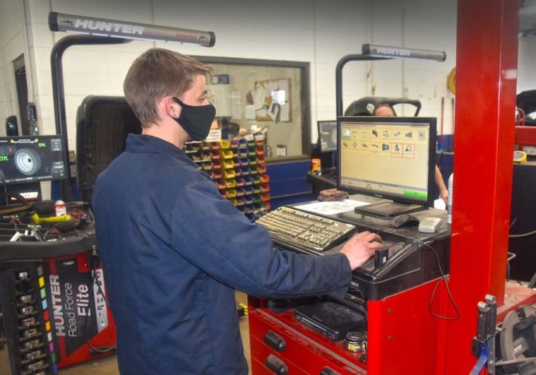 matthews-employee-working-on-computer-while-doing-a-wheel-alignment
